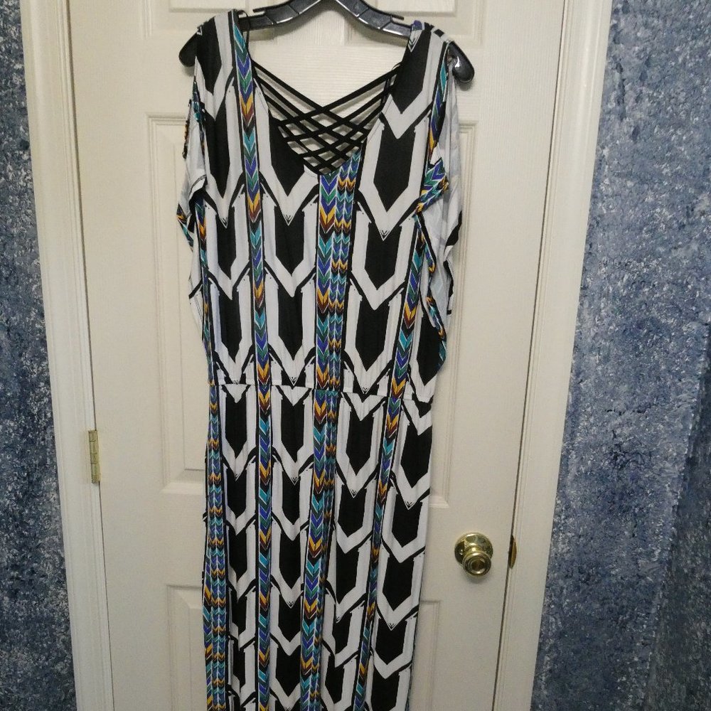 APT. 9 patterned dress with split sleeves and strappy back!